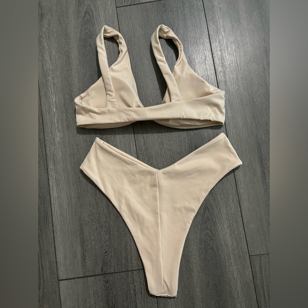 Bikini set - Picture 2 of 2